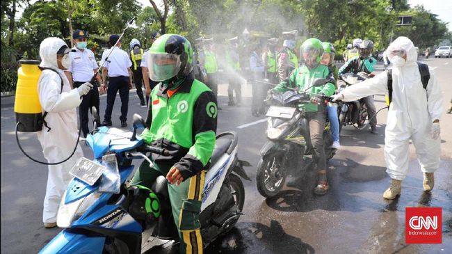 Syarat Ojol Bawa Penumpang saat PSBB Selama masa PSBB, motor masih boleh digunakan untuk ojol dengan syarat utama wajib disinfeksi dan tak boleh bawa penumpang sakit.