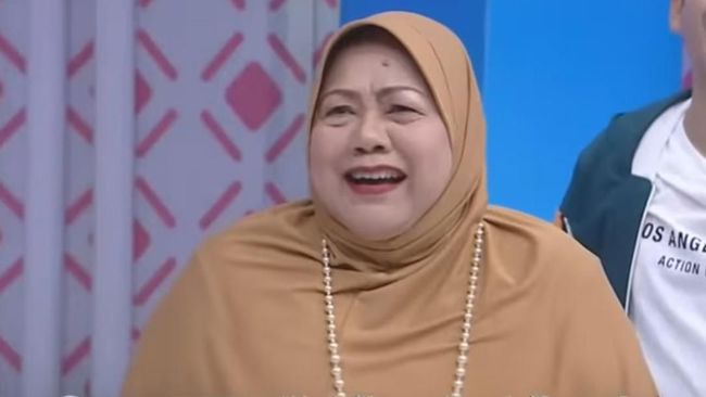 Pemain sinetron Purwaniatun meninggal dunia di usia 66 tahun karena penyakit kanker rahim pada Senin (23/3).