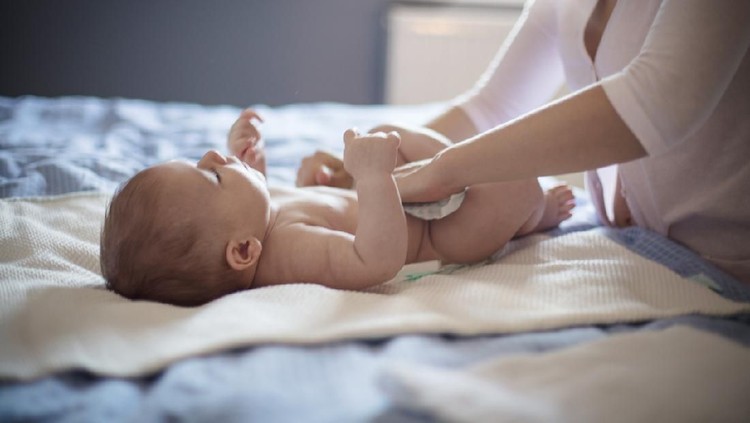 Bayi baru lahir membutuhkan berbagai perlengkapan, mulai dari baju hingga mainan. Nah, berikut ini perlengkapan yang bisa dijadikan kado untuk bayi baru lahir.