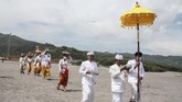 FOTO: Melasti Sunyi Jelang Nyepi Tahun ini, umat Hindu Bali di Indonesia merasakan suasana Melasti yang berbeda dibanding sebelumnya, lebih sunyi karena epidemi.
