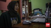 FOTO: Menjaga Sesama dari Balik Tembok Rumah Bekerja dan berdiam diri di rumah menjadi cara yang efektif bagi warga ibu kota untuk mencegah virus corona menyebar luas.