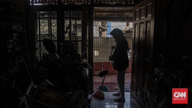 FOTO: Menjaga Sesama dari Balik Tembok Rumah