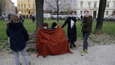 FOTO: Kroasia Diguncang Gempa Terparah dalam 140 Tahun Gempa bermagnitudo 5,3 mengguncang kota Zagreb, Kroasia, membuat bangunan-bangunan runtuh dan warga berhamburan ke luar rumah.