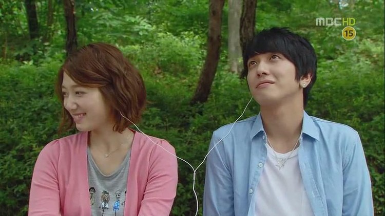 Salah satu drama Korea romantis yang populer di kalangan penggemar, yaitu yang bertema musik. Selain berakting, pemeran utamanya juga jago bermusik, Bun.
