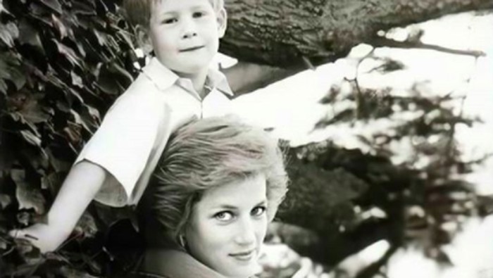 Putri Diana bersama Pangeran William dan Pangeran Harry