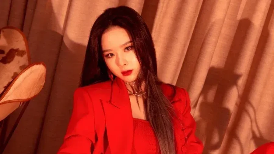 3. Solji & Hyerin EXID Ternyata lima idol ini bukanlah member asli grup K-Pop mereka lho.