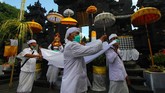 FOTO: Melasti Sunyi Jelang Nyepi Tahun ini, umat Hindu Bali di Indonesia merasakan suasana Melasti yang berbeda dibanding sebelumnya, lebih sunyi karena epidemi.