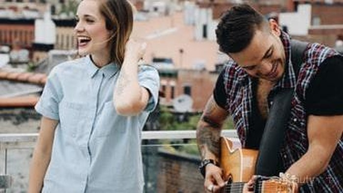 Bikin Baper, Begini Ciri-Ciri Pria Ketika Naksir Kamu