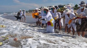 FOTO: Melasti Sunyi Jelang Nyepi