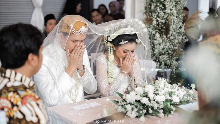 Putri Feni Rose menikah