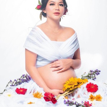 img-title Foto Maternity Unik Ala Artis Ini Bisa Kamu Jadikan Inspirasi Lho!
