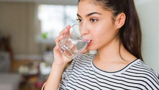 Cukup Minum Air Mineral Bantu Jaga Daya Tahan Tubuh