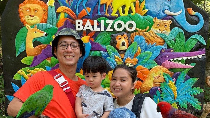 Kompak, Begini OOTD Keluarga Putri Titian dan Junior Liem
