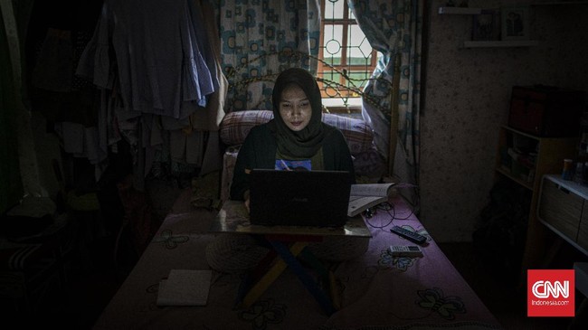 Menpan RB Tjahjo Kumolo mengizinkan Aparatur Sipil Negara (ASN) bekerja di rumah atau work from home (WFH) setelah libur Lebaran mulai Senin (9/5).