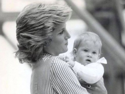 So Sweet, Pangeran Harry Pajang Foto Putri Diana di Rumah