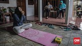 FOTO: Menjaga Sesama dari Balik Tembok Rumah Bekerja dan berdiam diri di rumah menjadi cara yang efektif bagi warga ibu kota untuk mencegah virus corona menyebar luas.