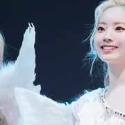 6 Potret Cantik Dahyun TWICE yang Disebut Fans 