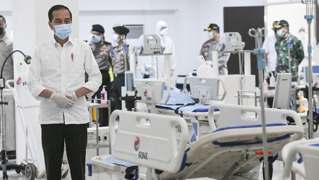 Presiden Jokowi menyebut kapasitas Wisma Atlet bisa memuat hingga 24 ribu orang, dan ditargetkan bisa menampung 3.000 pasien.