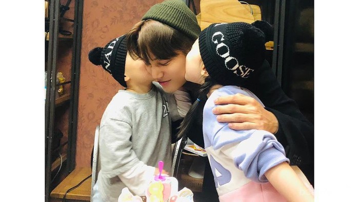 Menggemaskan! Berikut Ini Interaksi Idol K-Pop Bersama Keponakannya