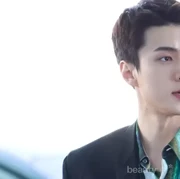 Potret Tampannya Sehun EXO di Bandara Incheon Menuju Paris