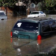 Jangan Langsung Dinyalakan, Ini Tips Menangani Mobil Setelah Terendam Banjir