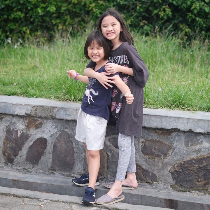 <p>Zaskia mengaku, dia dan Hanung sempat galau memutuskan siapa yang harus menghampiri siapa. Hingga akhirnya, dia memutuskan membawa anak-anak untuk menyusul Hanung ke Yogyakarta. (Foto: Instagram @zaskiadyamecca)</p>