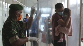 FOTO: Bilik Disinfektan Cegah Corona di Sudut-sudut Indonesia