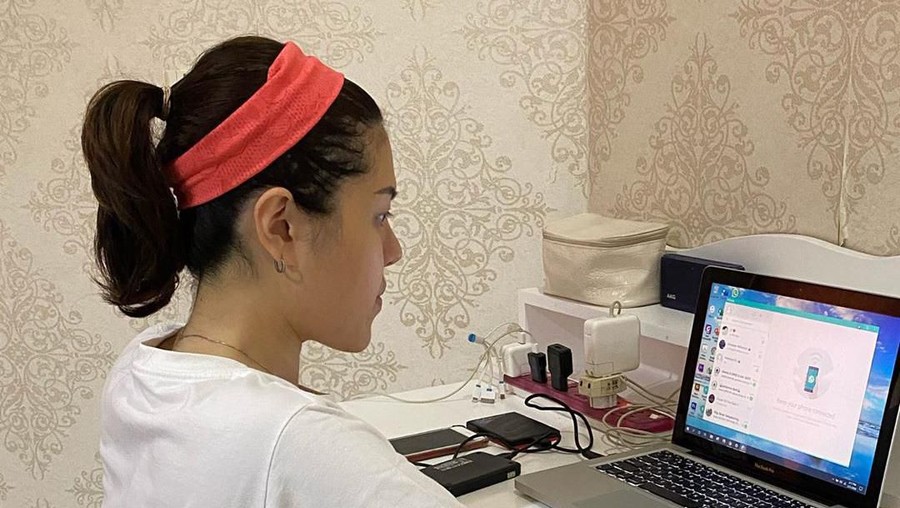 Tina Toon mengaku berat badannya turun sejak mengisolasi diri dan bekerja dari rumah akibat penyebaran virus Corona.