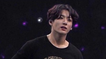 img-title Cara Makan Mie Viral, Jungkook BTS Disebut Dewa