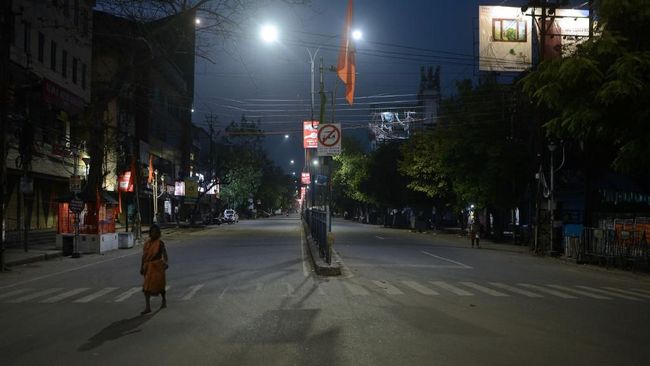 India Lockdown Total 21 Hari untuk Cegah Penyebaran Corona Pemerintah India menetapkan lockdown total selama 21 hari untuk mencegah penyebaran virus corona lebih luas di negara berpopulasi 1,3 miliar orang tersebut.