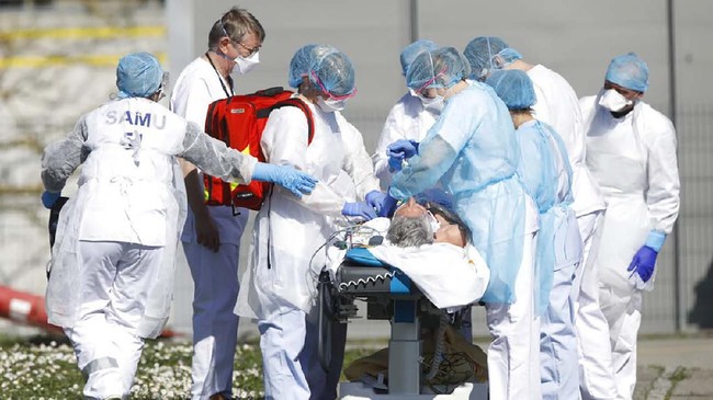 Dokter asal Taiwan membuat alat bernama Kotak Aerosol untuk membantu melindungi tim dokter yang menangani pasien positif corona.