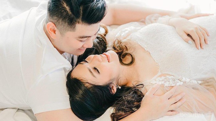 Sering Tampil Galak, Ini Potret Mesra Chef Arnold dan Sang Istri