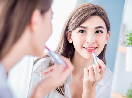 Hindari 5 Kebiasaan Sepele Ini Yuk Bunda, Bisa Bikin Bibir Menghitam