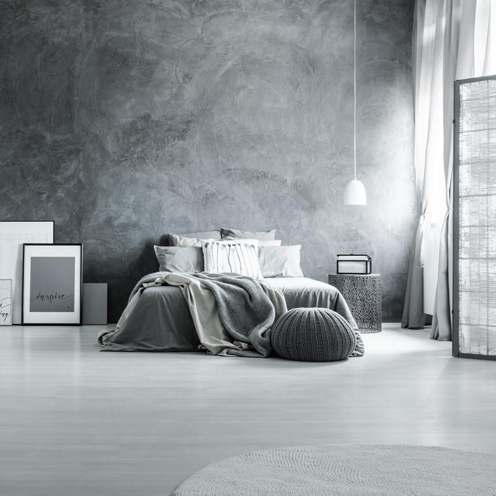 <p>Furnitur juga bisa disulap dengan warna monokrom. Ingat ya, baiknya Bunda memilih furnitur yang fungsional. (Foto: iStock)</p>
