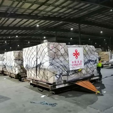 Bantuan Medis Atasi COVID-19 dari Tiongkok Tiba di Indonesia