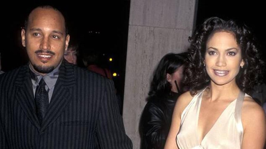 Mantan Pacar J-Lo Semasa SMA Meninggal Dunia Mantan pacar Jennifer Lopez yaitu David Cruz meninggal dunia di usia 51 tahun. Keduanya berpacaran selama 10 tahun semasa SMA.