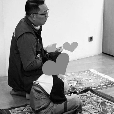 Haru & Salut! Ridwan Kamil Rawat Bocah yang Ortunya Positif Corona