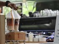 FOTO: Jaga Jarak Cegah Corona ala Barista Thailand