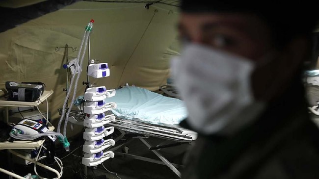 A soldier stands inside the military field hospital built in Mulhouse, eastern France, Monday March 23, 2020. The Grand Est region is now the epicenter of the outbreak in France, which has buried the third most virus victims in Europe, after Italy and Spain. For most people, the new coronavirus causes only mild or moderate symptoms. For some it can cause more severe illness. (AP Photo/Jean-Francois Badias)