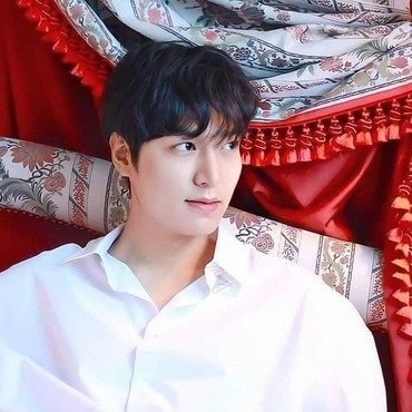 Pesan Manis Lee Min Ho untuk Penggemar di Perayaan 14 Tahun Berkarier