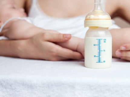 Kapan Waktu Tepat Mengganti Botol Susu Bayi?