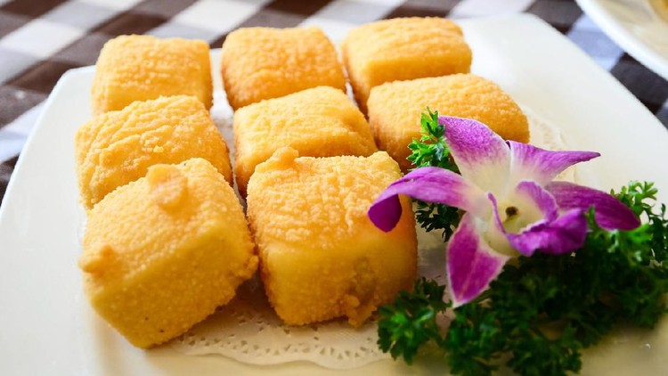 Bunda ingin membuat susu goreng, camilan yang sedang hits di media sosial? Simak tips menggoreng sugor yang krispi di luar dan lumer di dalam berikut ini.