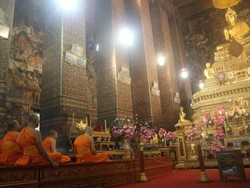 Syahdunya Prosesi Ibadah Para Bhiksu Sebelum Ada Corona