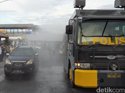 Water Canon Dikerahkan Semprot Disinfektan di Sukabumi