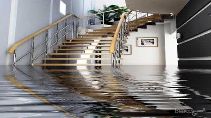 Mau Membersihkan Rumah Setelah Banjir? Perhatikan Hal Penting Ini Dulu!