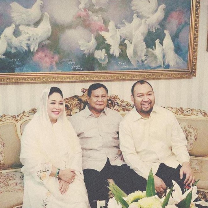 <p>Didit sendiri kini berprofesi sebagai perancang busana yang sudah mendunia, Bunda.</p>