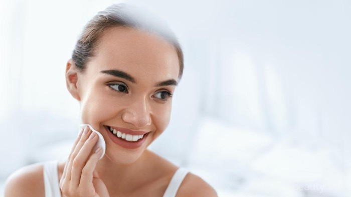 Ups Jangan Salah ya, Ini Cara Pakai Exfoliating Toner yang Benar!