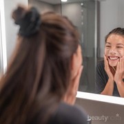 Bersihin Makeup Pakai Cleansing Oil, Memang Apa Sih Manfaatnya?