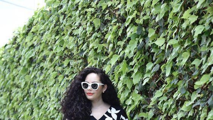 Punya Tubuh Curvy? No Worries, Tetap Bisa Pakai Jumpsuit Kok!