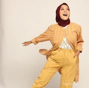 5 Tips Trendi Pakai Tunik Kekinian ala Enno Lerian